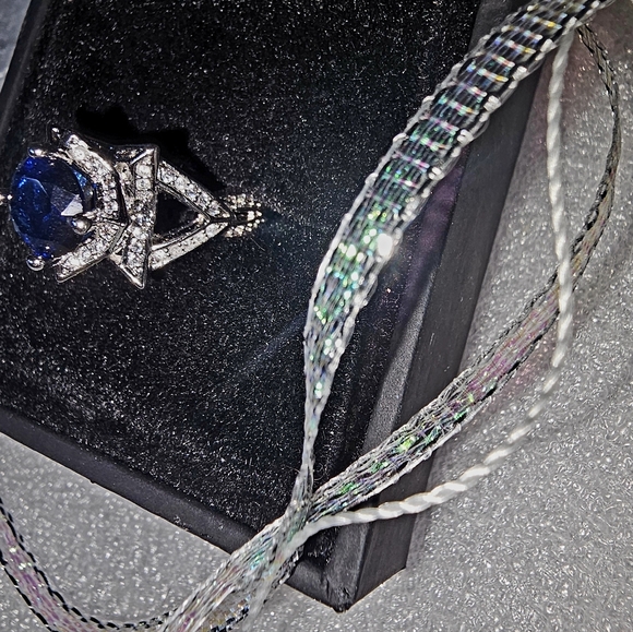 **SOLD** 𝐿𝑜𝑡𝑢𝑠 𝑅𝑖𝑛𝑔 - Picture 3 of 4